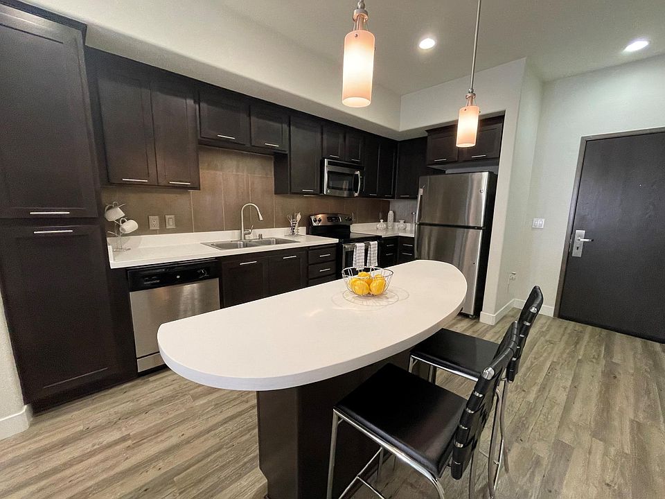 1st image of 452-458 N 10th Ave #601