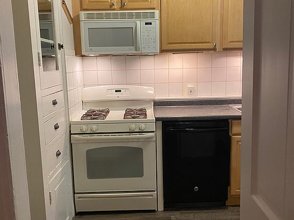 4th image of 1416 N Van Buren St APT 2