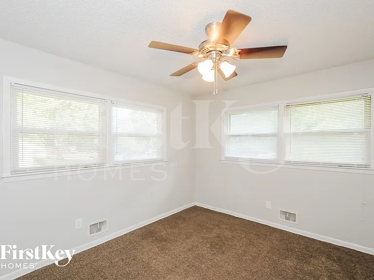 12500 E 54th St — Photo 10