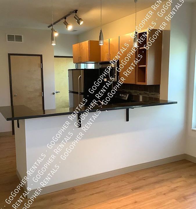 1st image of 1011 4th St SE Unit 101