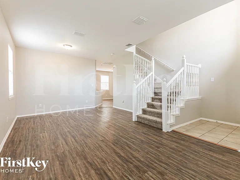 1412 Pine Ridge Rd — Photo 3
