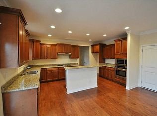 1372 Simon Dr, Chesapeake, VA 23320