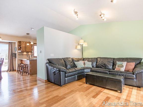 3rd image of 525 Sunbrook St SE