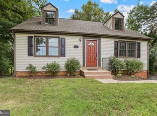 719 Palmer Dr, Herndon, VA 20170