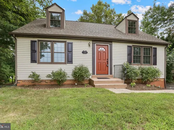 719 Palmer Dr, Herndon, VA 20170