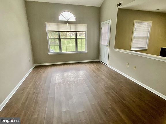 5th image of 25 Sequoia Dr