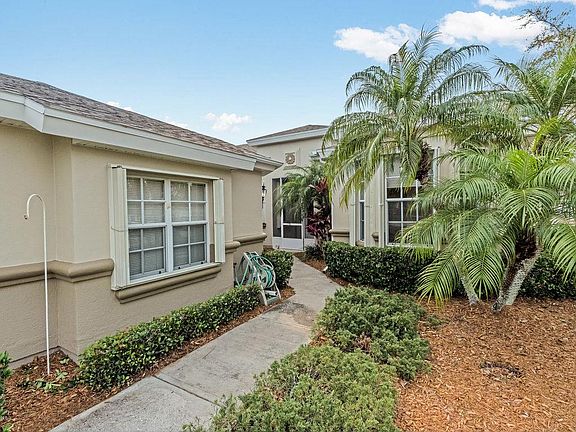 3rd image of 4783 Parkstone Dr