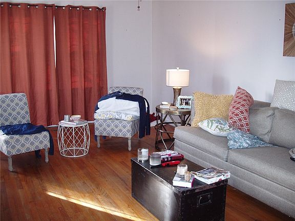 2nd image of 208 W Cleburn St