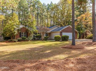 410 Midlothian Dr, Southern Pines, NC 28387