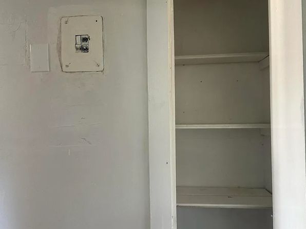 2012 Woodlawn St #2012