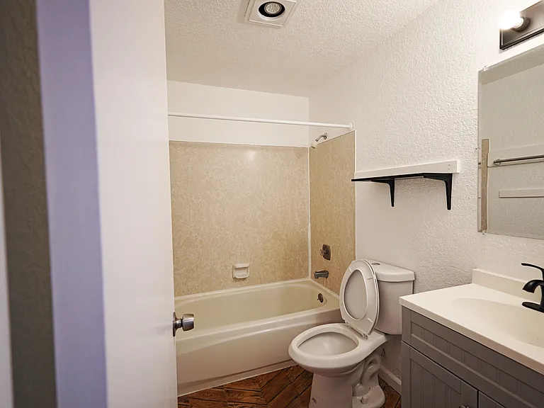 5018 11th Ave NE #D — Photo 10