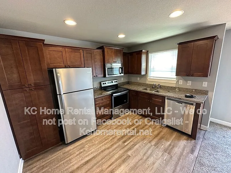 2 bed, 3.5 bath, 2050 sqft, $1,750 — Photo 4