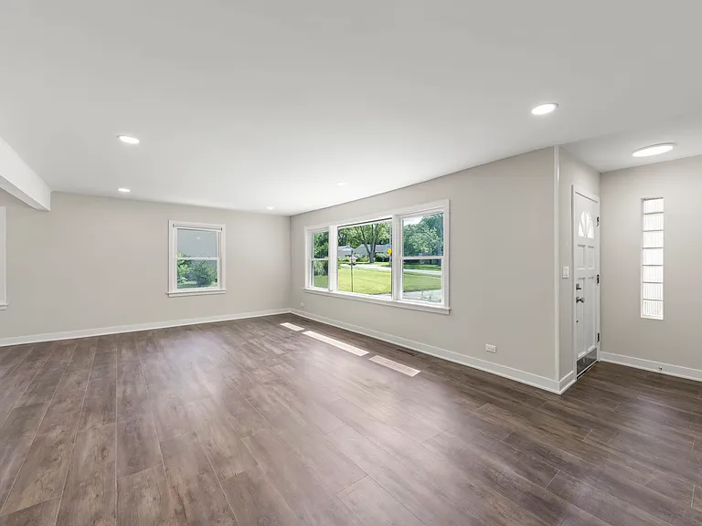 107 N Pierce Ave — Photo 3