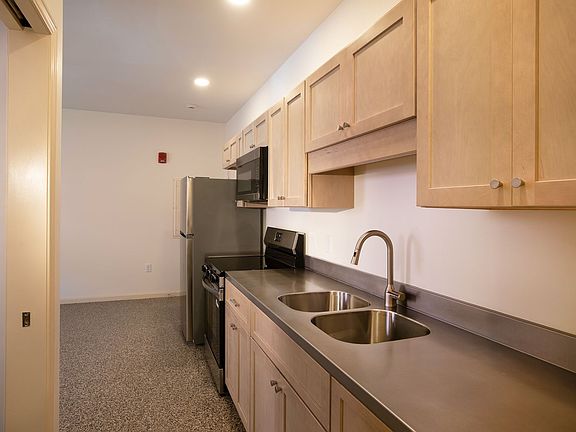 4th image of 36 Middle St #4
