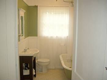 4th image of 2576 SE Park Ave