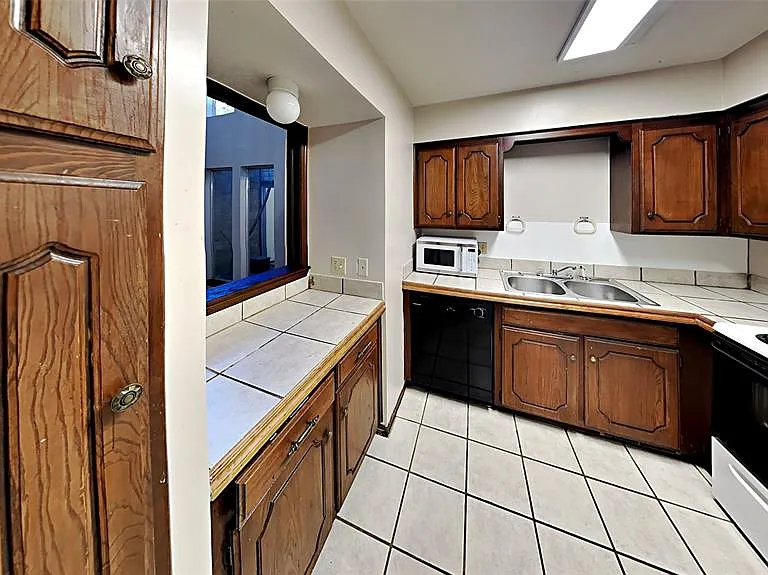 1910 Three Stars Rd — Photo 3