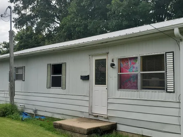 1027 3rd St, Boonville, MO 65233