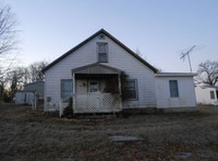 104 E Plum St, Floris, IA 52560
