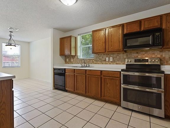 3rd image of 1200 Summerdale Ln