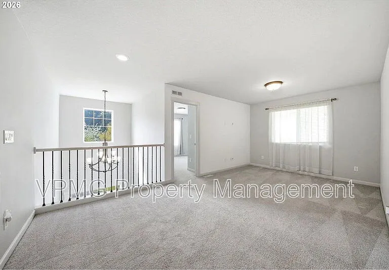 4704 NE 109th St — Photo 17