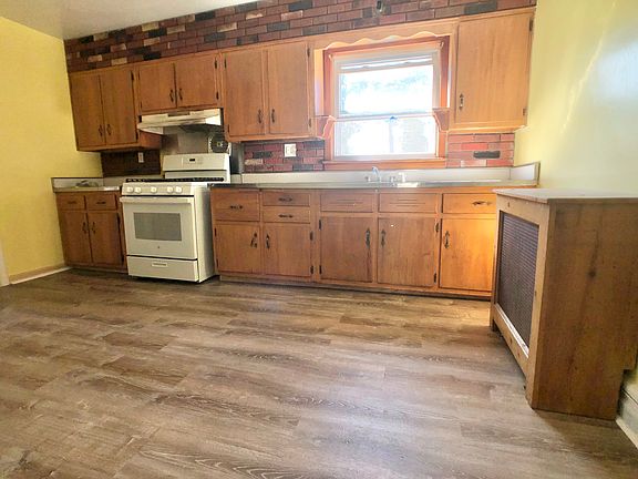 2nd image of 16 Park Ave Floor 2