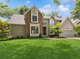 8900 Linden Dr, Prairie Village, KS 66207