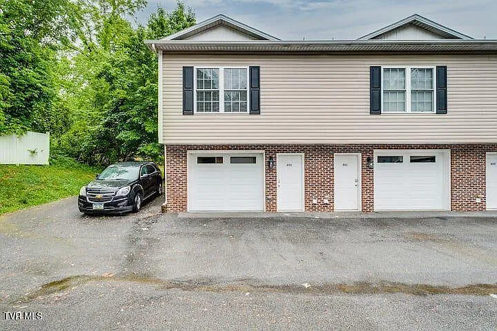 2 bed, 792 sqft, $2,500 — Photo 1