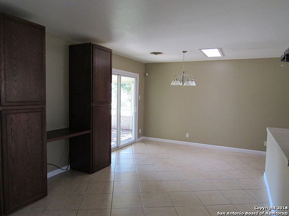 5th image of 306 Pecan Dr