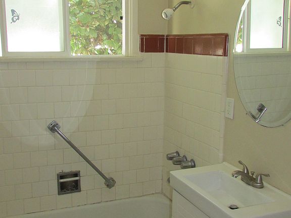3rd image of 640 N Fairview St #640