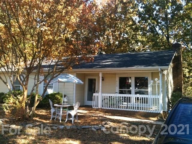 1st image of 606 Vista Grande Cir