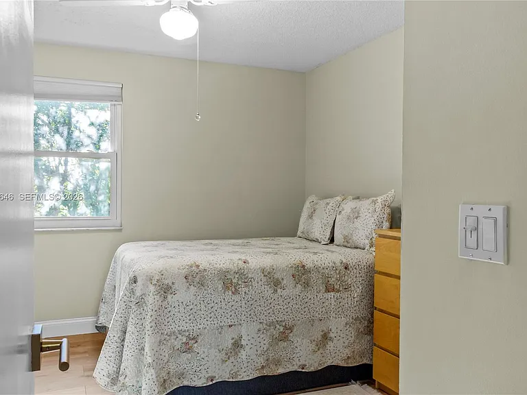 6885 NW 75th Pl — Photo 33