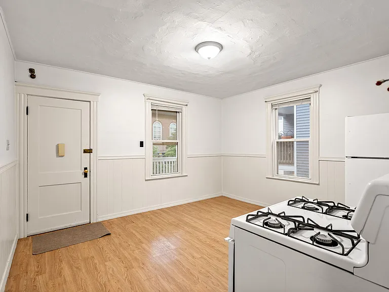 4 Chase St #2 — Photo 14