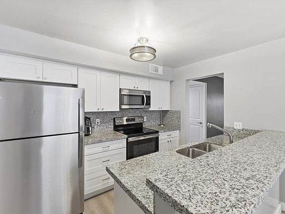 5th image of 750 Del Verde Cir Unit 1