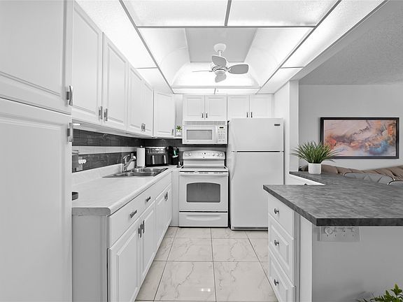 2nd image of 4071 Cambridge D #4071