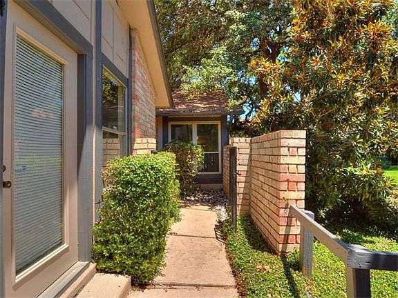 3rd image of 1000 Solano Dr