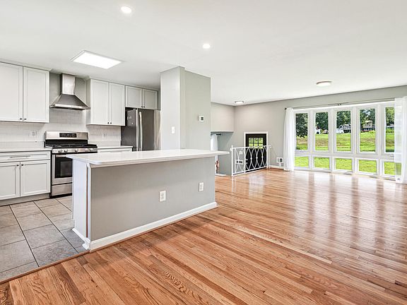 5th image of 8718 Hartsdale Ave