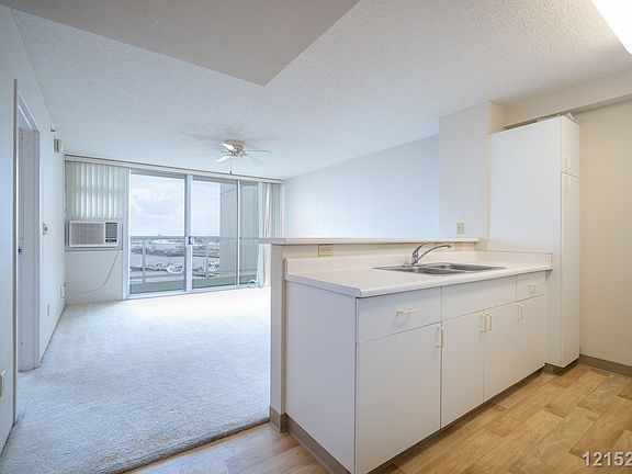 4th image of 215 N King St APT 907