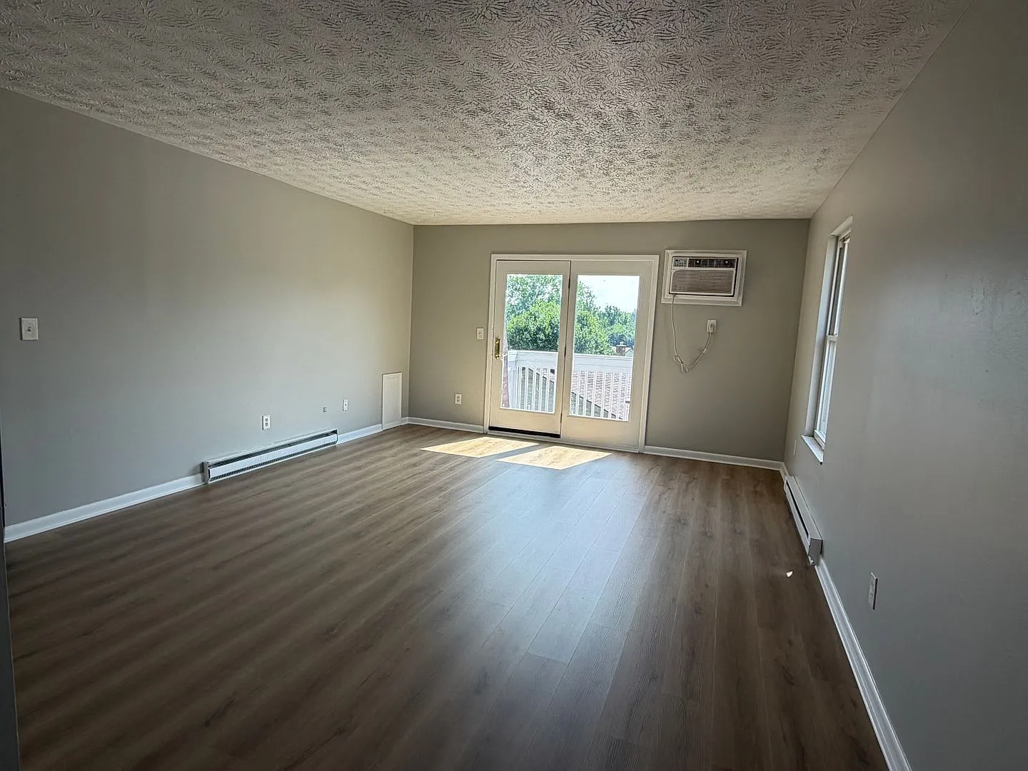 GreenFeatherCt708 — Photo 2
