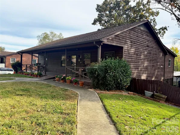 41 Eye View Dr, Candler, NC 28715