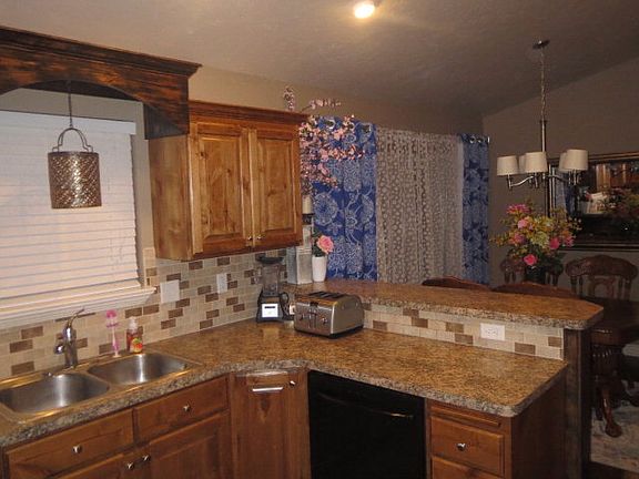 5th image of 2190 N Edmiston Dr