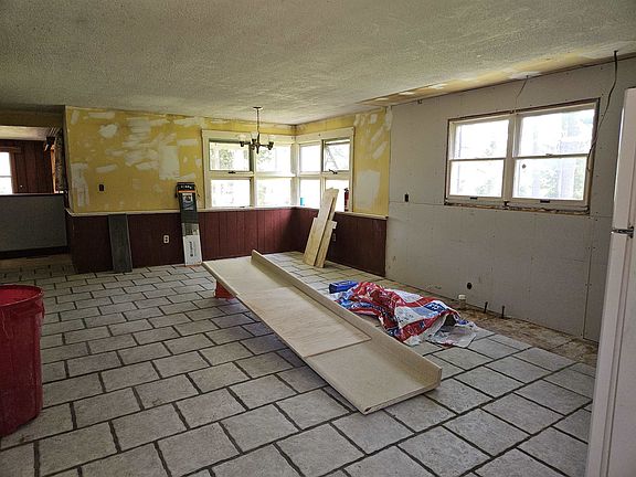 4th image of 14 Bellmore Drive