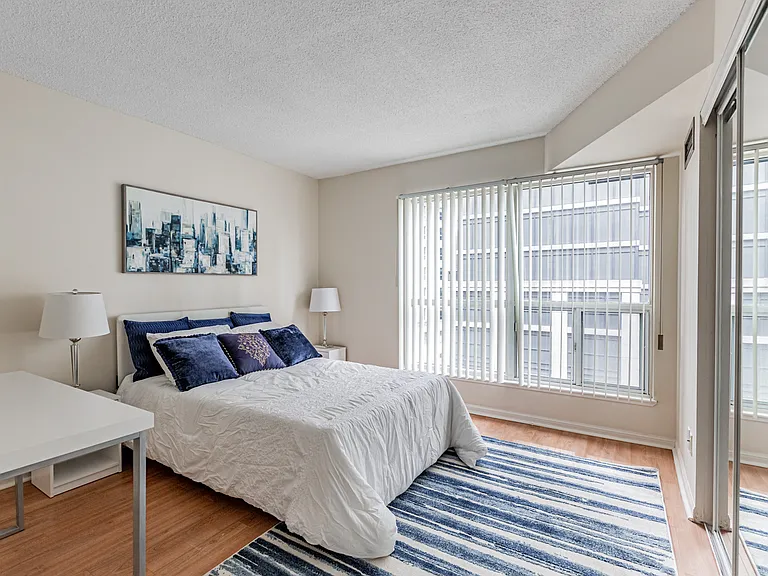 7 Carlton St — Photo 101