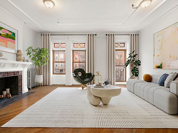 3rd image of 158 Hancock St #C