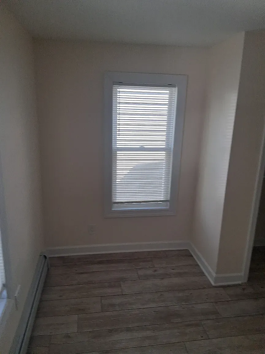 Building Photo - 2413 Dean St #PVT