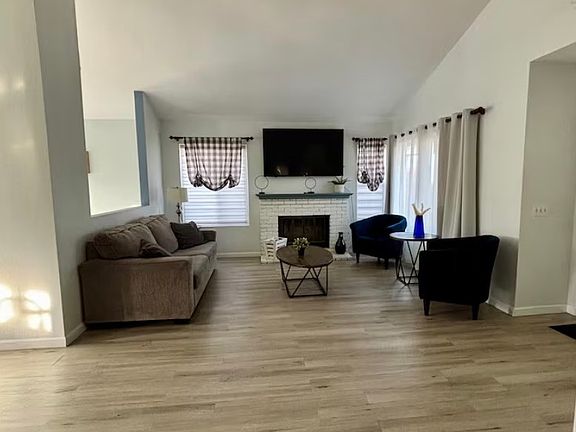 4th image of 16053 Nippet Ln