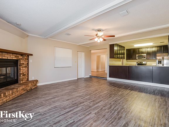 3rd image of 203 Idyllwilde Dr