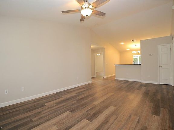 2nd image of 927 SW 35th Ter