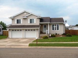 130 N Birch Cir, Janesville, IA 50647