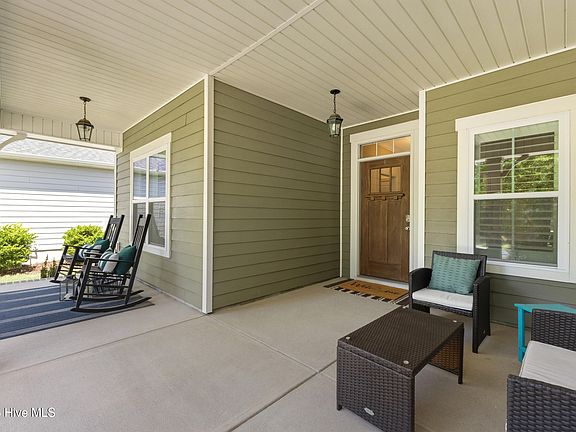 4th image of 243 Hanover Lakes Drive