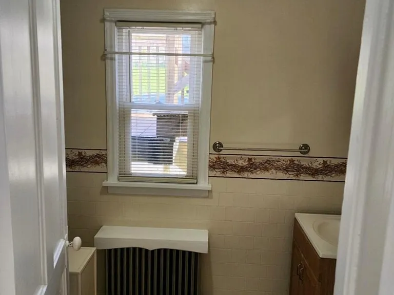 448 E Broad St #1 — Photo 5